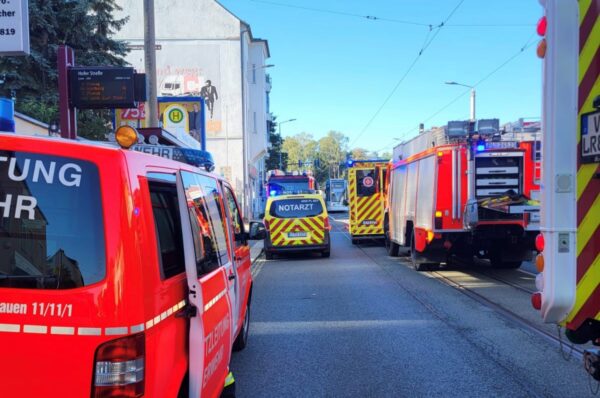 Fußgänger in Plauen von Lastwagen überrollt