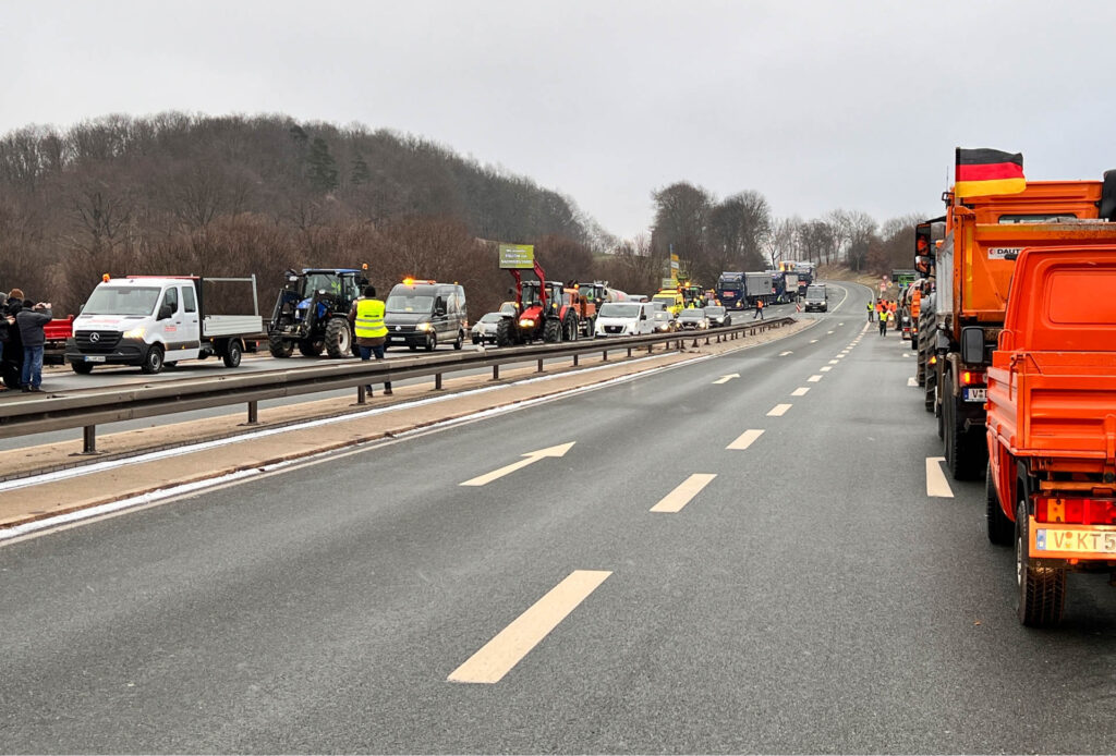 Autobahnauffahrten der A72 wie hier in Plauen waren blockiert. Foto: S. Höfer