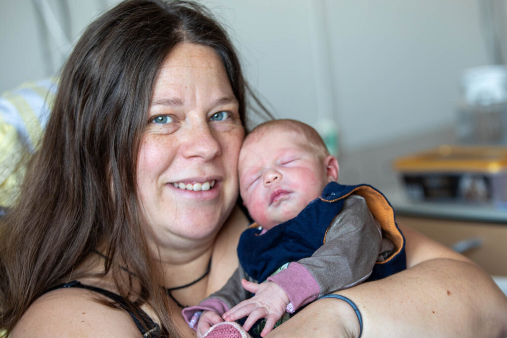 Mutter Desiree und Baby Tilly Jolien. Foto: Ellen Liebner - Helios Vogtland-Klinikum Plauen