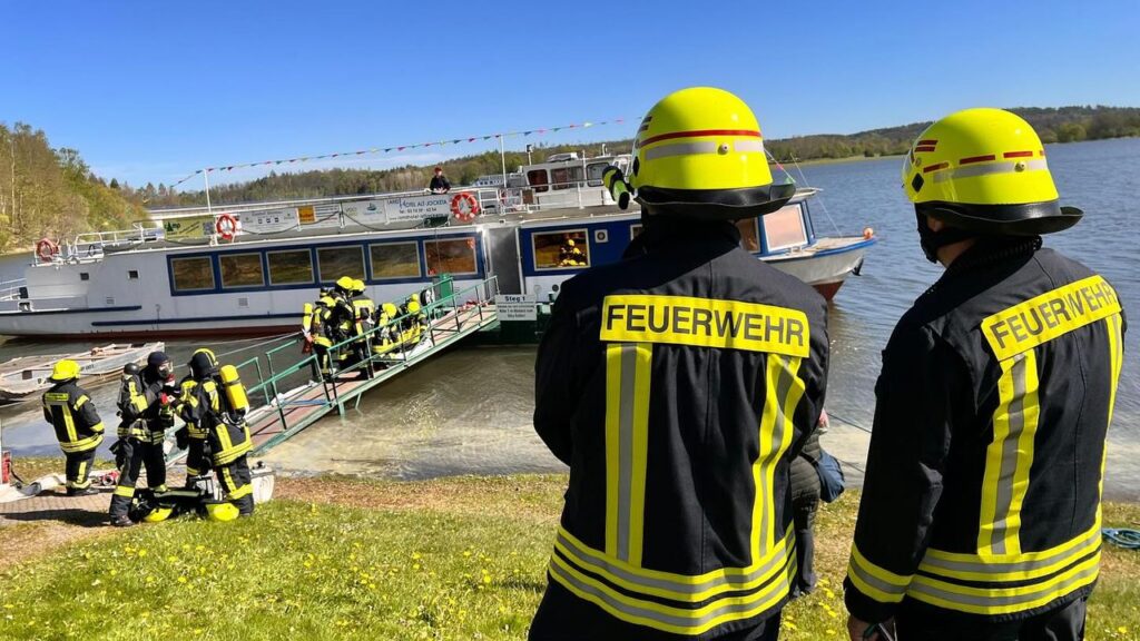 Rettungsdienst- und Feuerwehr üben den Katastrophenfall vom Vogtlandmeer. Foto: S. Höfer
