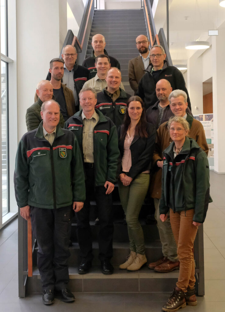 Der regionale Krisenstab „Waldschäden im Vogtland“ mit Landesforstpräsident und Geschäftsführer von Sachsenforst Utz Hempfling (vorn links). Foto: Schmieder