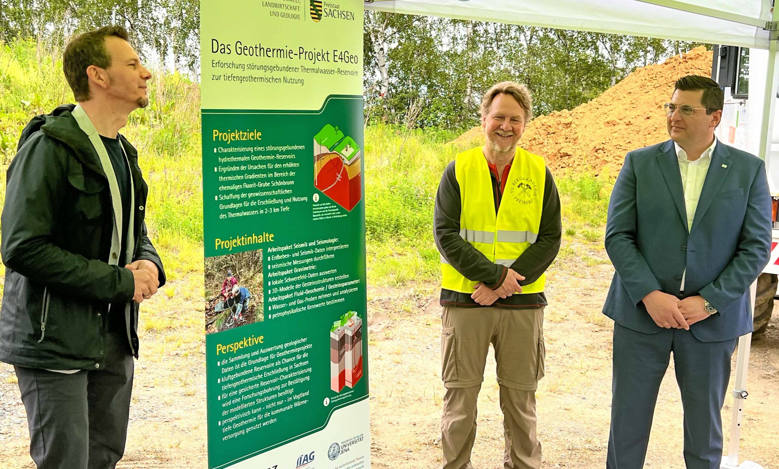 Geothermie-Kraftwerk im Vogtland: Vibro-Truck untersucht Untergrund in Schönbrunn