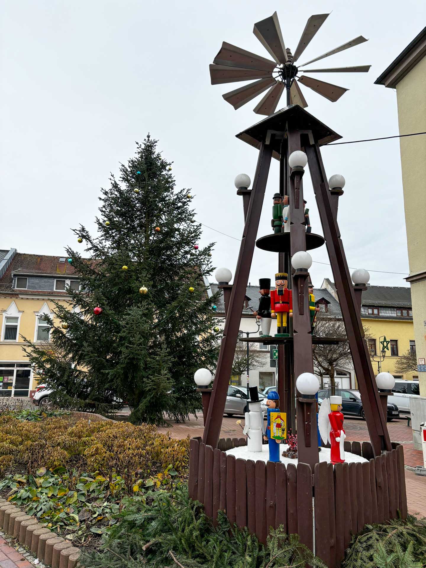 Pyramide in Mylau wieder in Ordnung gebracht