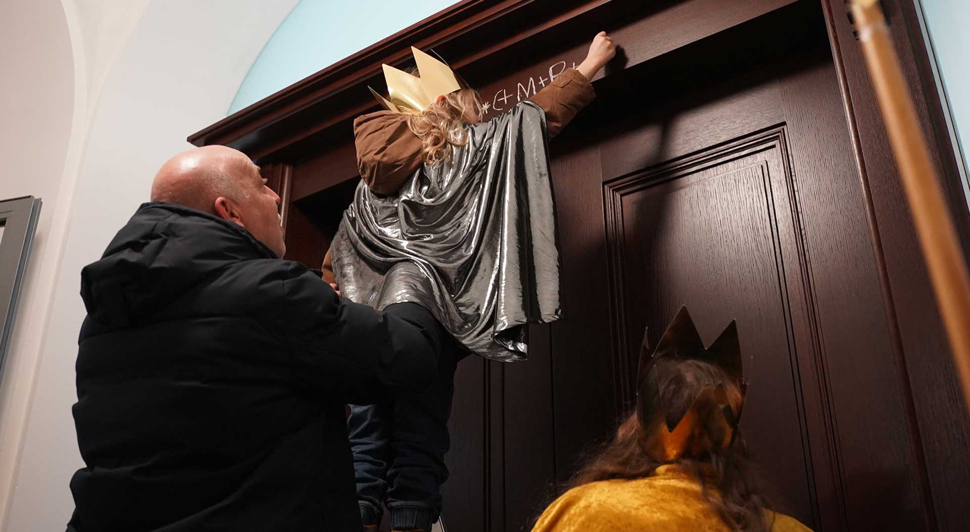 Sternsinger segnen in Plauen Amtszimmer der Bürgermeister
