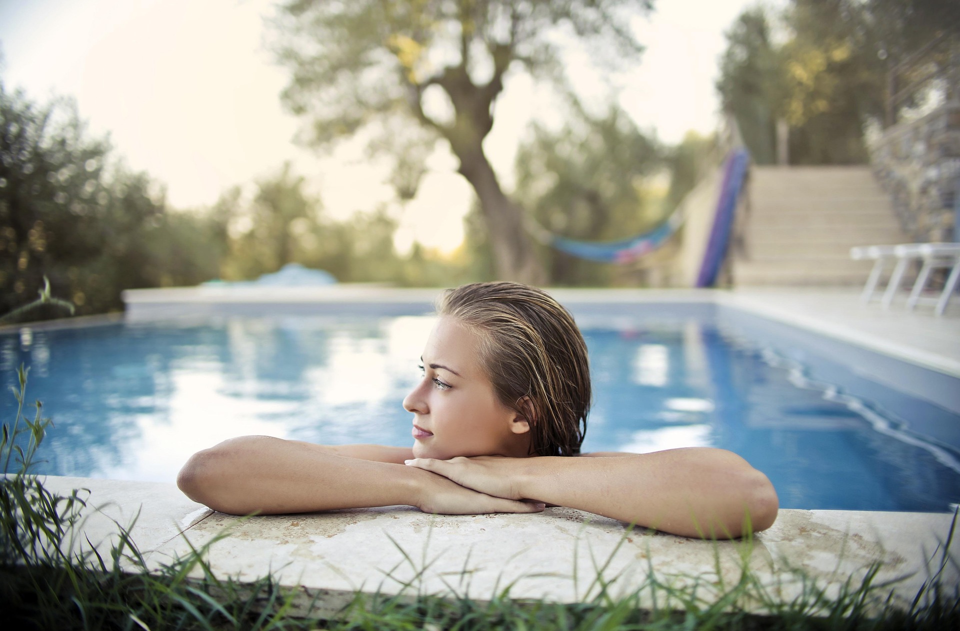 Vom ersten Spatenstich bis zum Sprung ins kühle Nass: Ein Leitfaden für den Poolbau