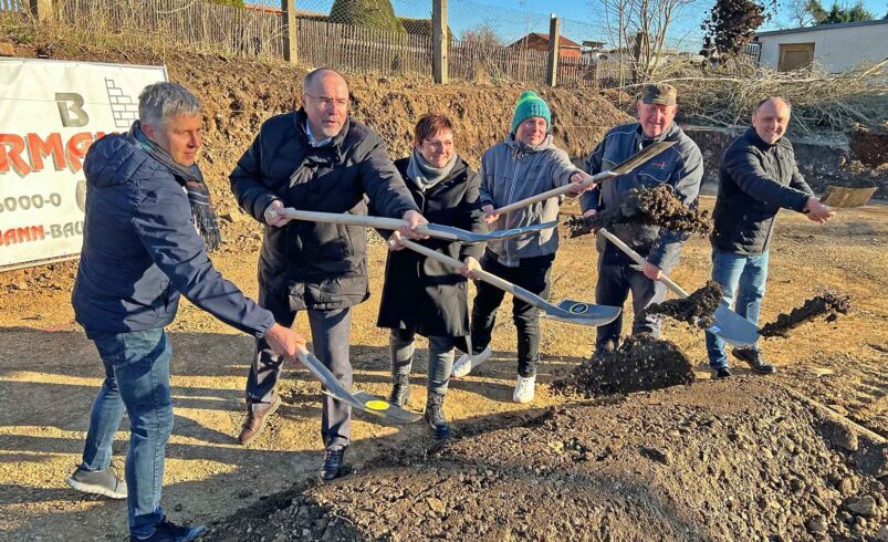 Spatenstich für das neue Sportlerheim auf dem Helbig-Sportplatz im Plauener Westen. Foto: Sebastian Höfer