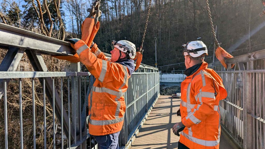 Provisorische Fußgängerbrücke an der Barthmühle zurückgebaut. Foto: Landratsamt Vogtlandkreis