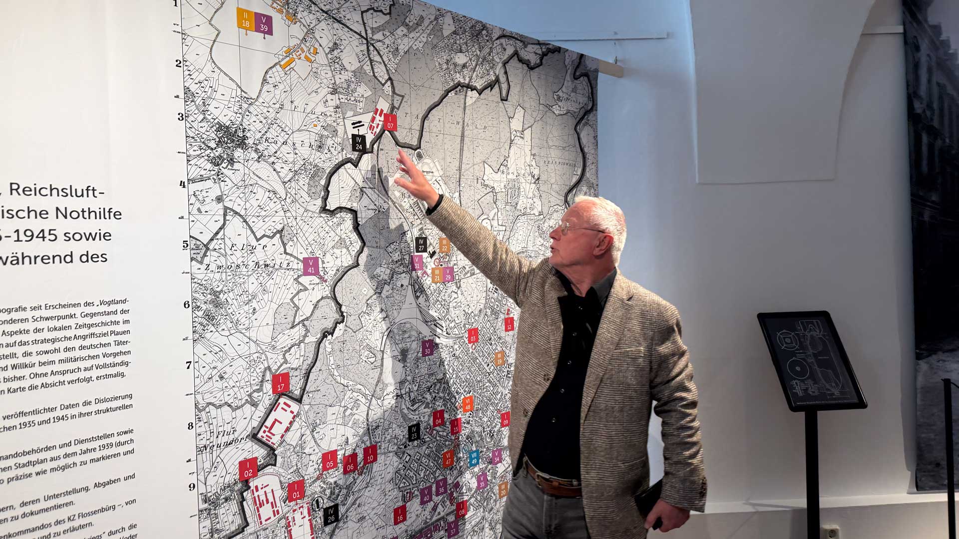 Gert Naumann in der Sonderausstellung im Vogtlandmuseum Plauen. Foto: A. Hellgoth