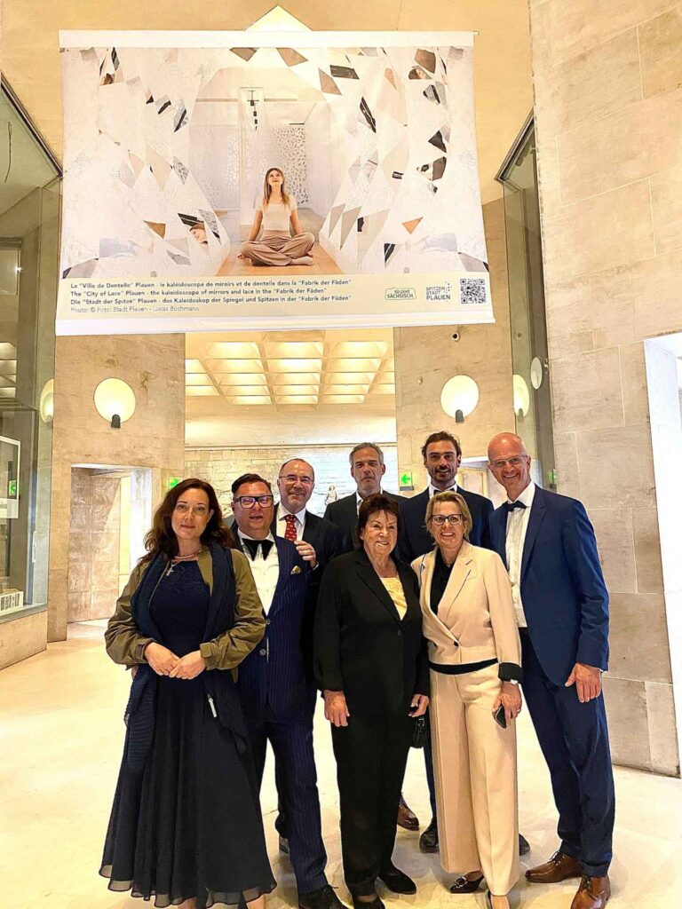 Teilnehmer der Ausstellungseröffnung "Sachsen in Paris" im Carrousel du Louvre. Foto: Stadt Plauen