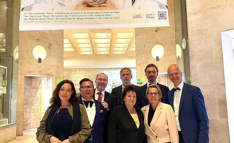 Teilnehmer der Ausstellungseröffnung "Sachsen in Paris" im Carrousel du Louvre. Foto: Stadt Plauen