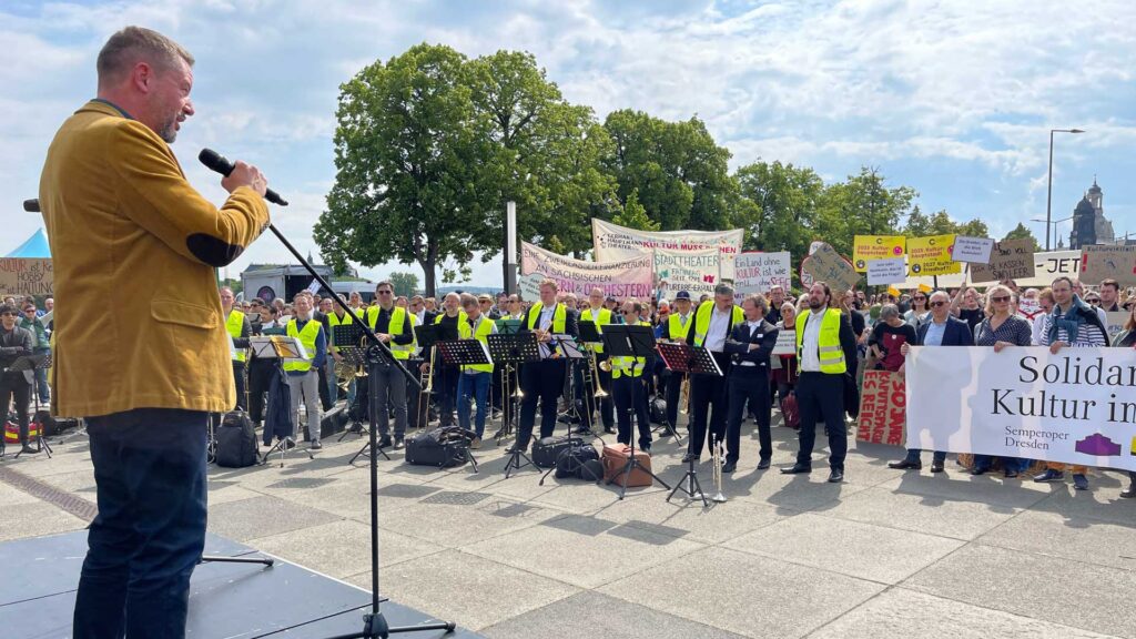 Demonstration zur Erhaltung der Theater in Dresden. Foto: A. Sandmann