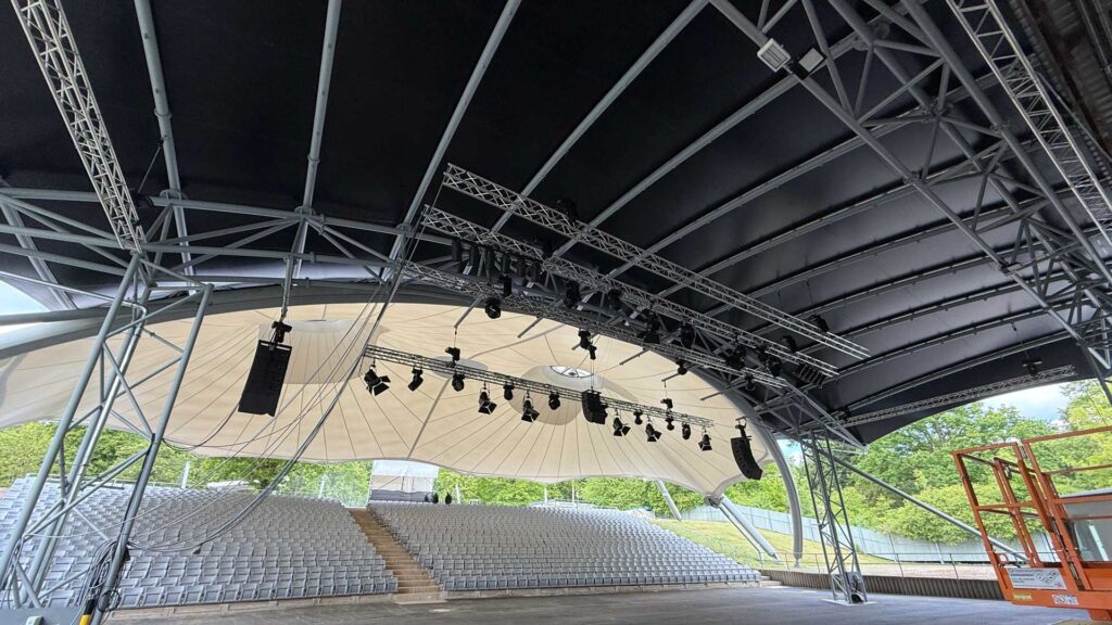 Erweiterte Überdachung im Parktheater Plauen. Foto: A. Hellgoth