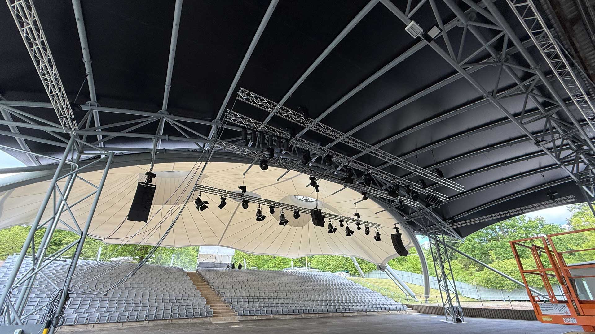 Erweiterte Überdachung im Parktheater Plauen. Foto: A. Hellgoth