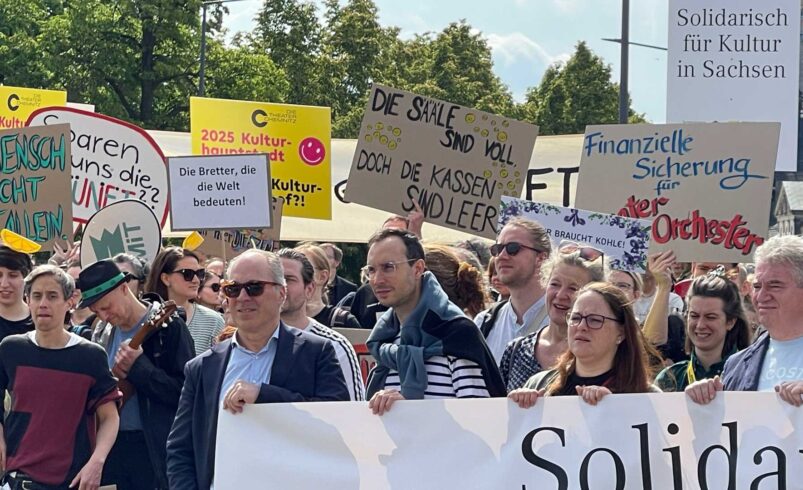 Demonstration zur Erhaltung der Theater in Dresden. Foto: A. Sandmann