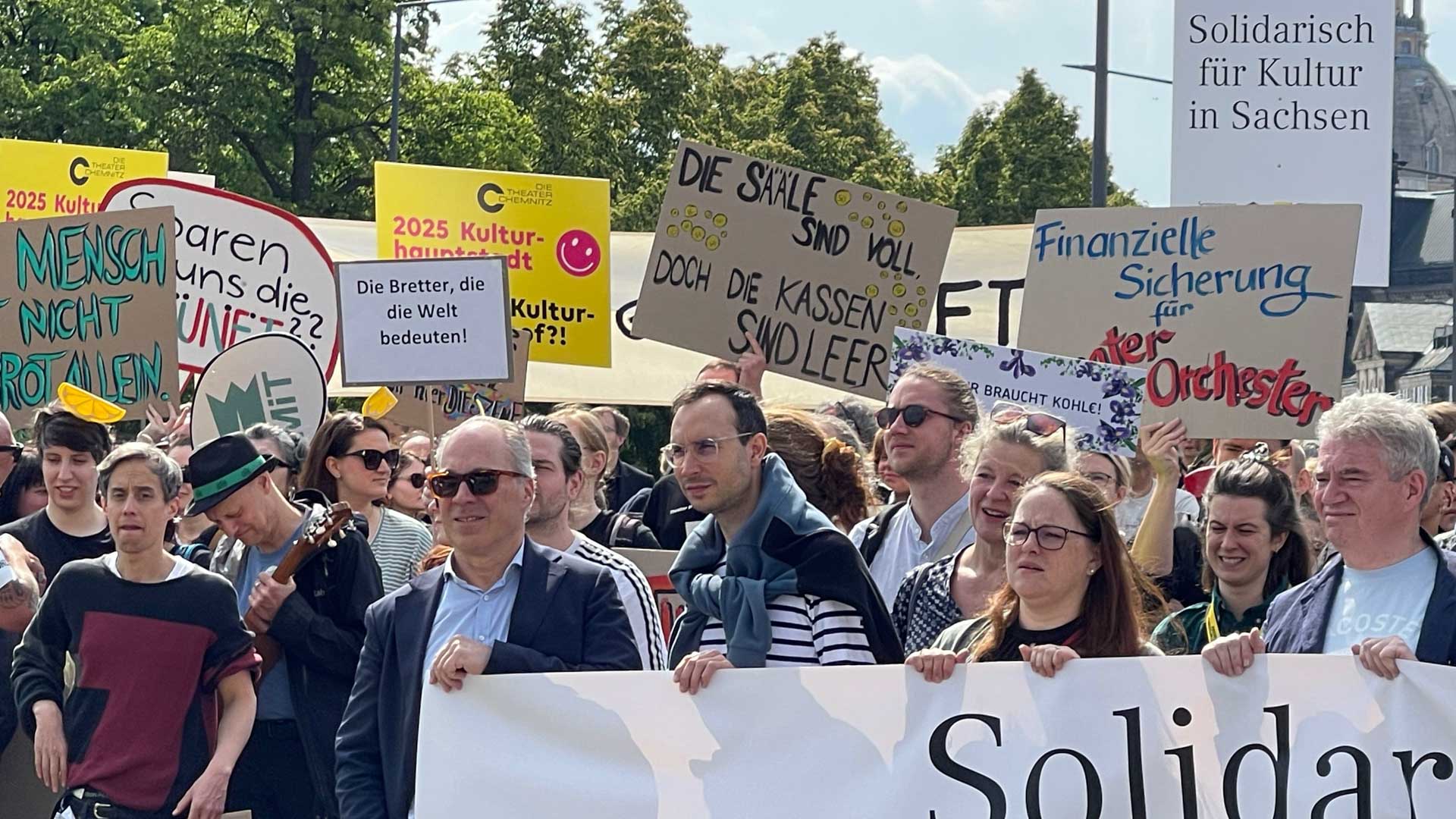 Demonstration zur Erhaltung der Theater in Dresden. Foto: A. Sandmann
