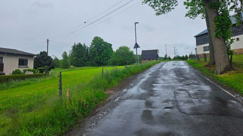 Eine schlechte Straße in Pechtelsgrün. Foto: Landratsamt Vogtlanskreis