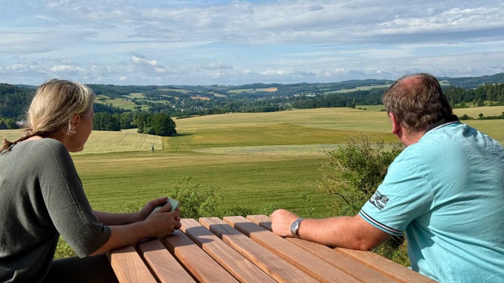 Ausblick vom Rastplatz auf der Grünanlage "Am Steinbruch". Foto: A. Hellgoth