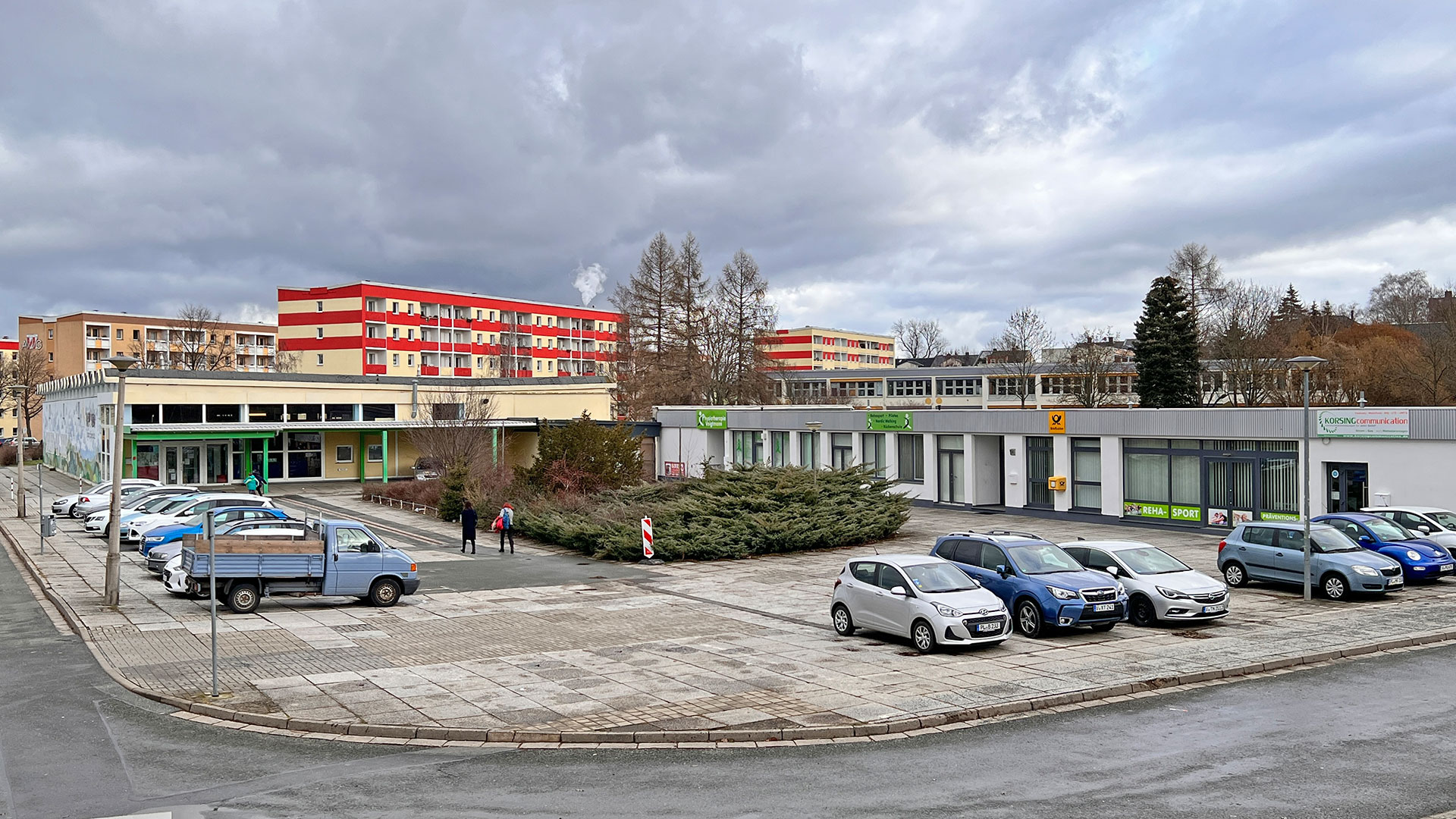 Im ehemaligen Nahversorgungszentrum im Plauener Mammengebiet sind unter anderem eine Indoor-Spielhalle für Kinder und eine Physiotherapie untergebracht. Foto: Sebastian Höfer