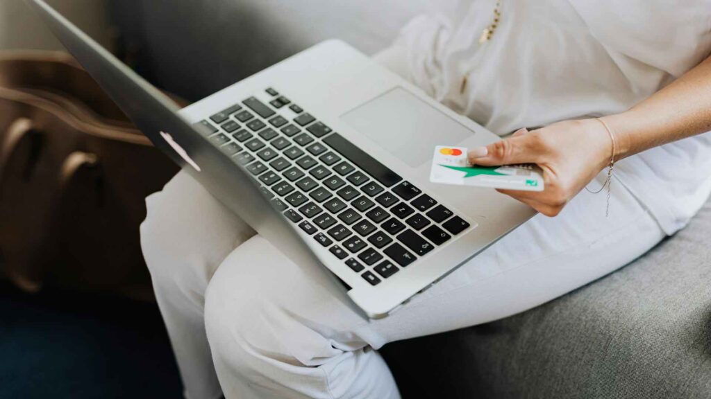 Im Internet stehen heutzutage dem Nutzer verschiedene Zahlungssysteme mit unterschiedlichen Eigenschaften zur Verfügung. Foto: Pexels.com