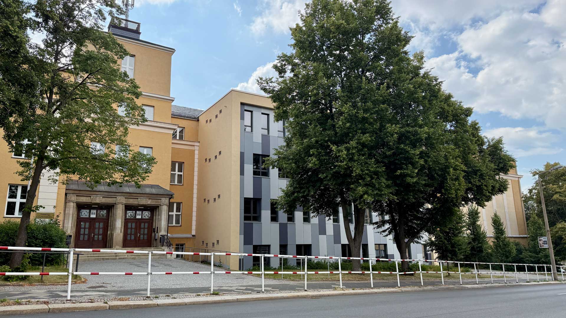 Das Lessing-Gymnasium Plauen während den Sommerferien. Foto: A. Hellgoth