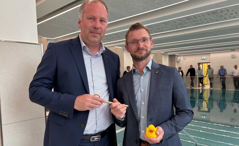 Symbolische Spatenstich zum Baubeginn von Oberbürgermeister und Stadtwerke-Geschäftsführer. Foto: Stadtverwaltung Reichenbach