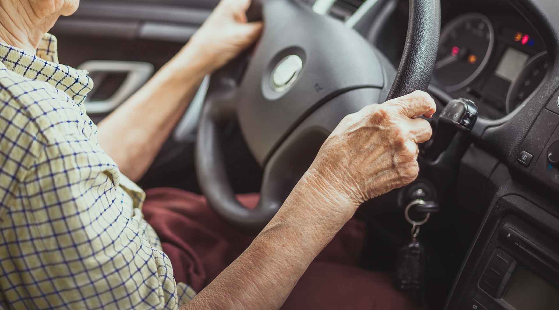 82-Jährige fährte ohne Führerschein durch Plauen - warum sie am Ende straffrei bleibt. Foto: envato