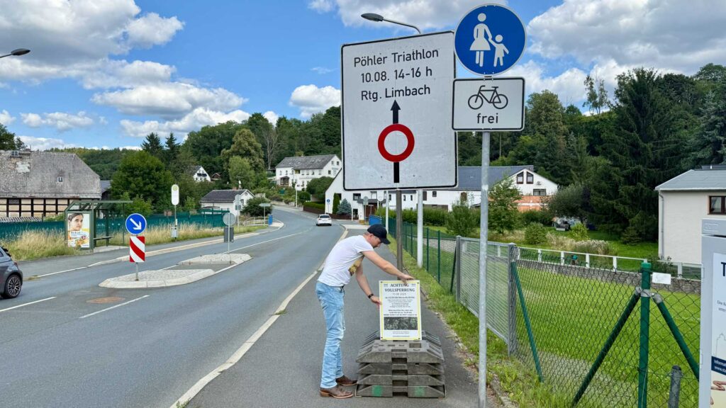 Stephan Förster bei den Vorbereitungen für den 25. Pöhler Triathlon. Foto: A.Hellgoth