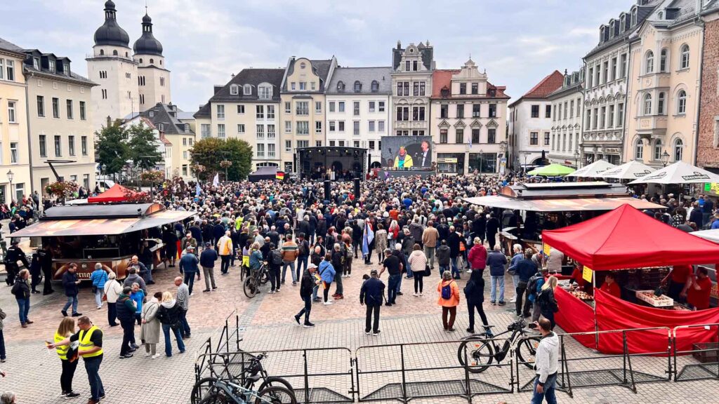 Ex-ZDF-Star Peter Hahne spricht erneut in Plauen und polarisiert Menschen. Foto: S. Höfer