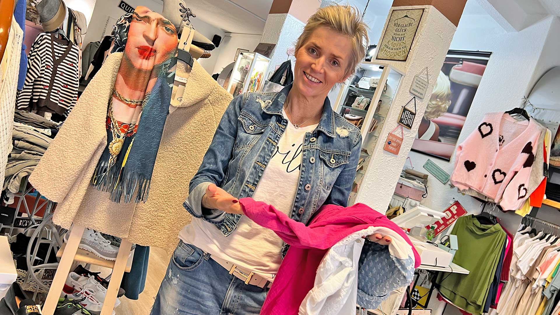 Für alle jungen und junggebliebenen Damen gibt es eine individuelle Beratung in der Modeboutique an der Plauener Bahnhofstraße. Foto: Sebastian Höfer