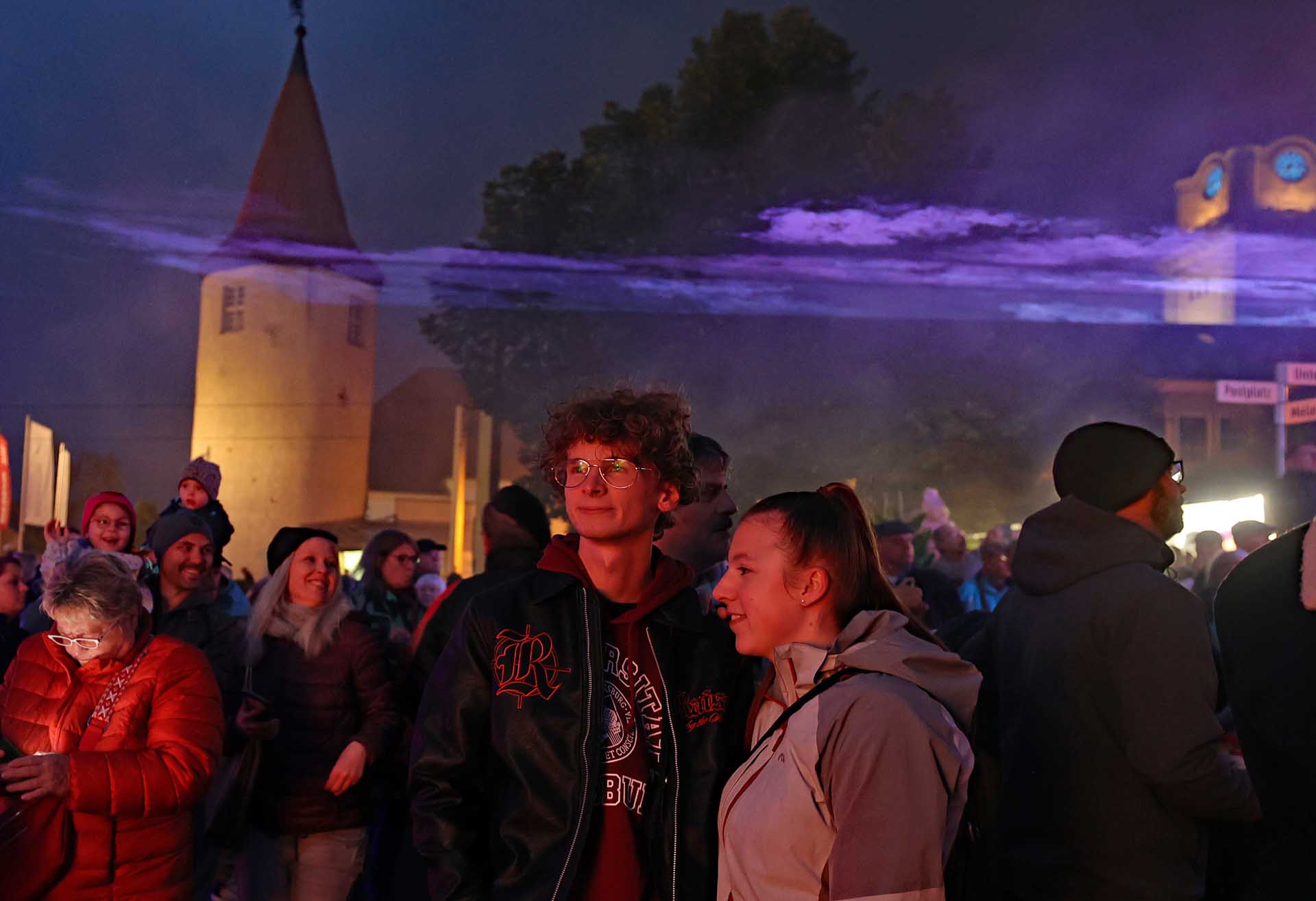 Plauen hat 2024 eine gelungene Premiere der “Nacht der Kerzen” am Samstagabend am Platz des Wende-Denkmals erlebt. Foto: T. Voigt