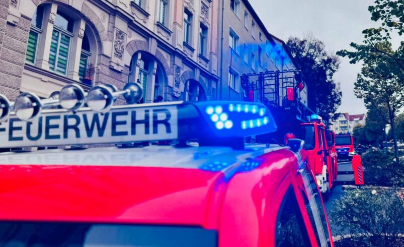 Wohnungsbrand in Plauen: Feuerwehr rettet Bewohner über Leiter. Foto: Stadt Plauen