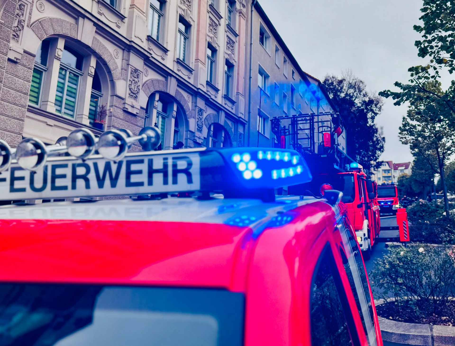 Wohnungsbrand in Plauen: Feuerwehr rettet Bewohner über Leiter. Foto: Stadt Plauen