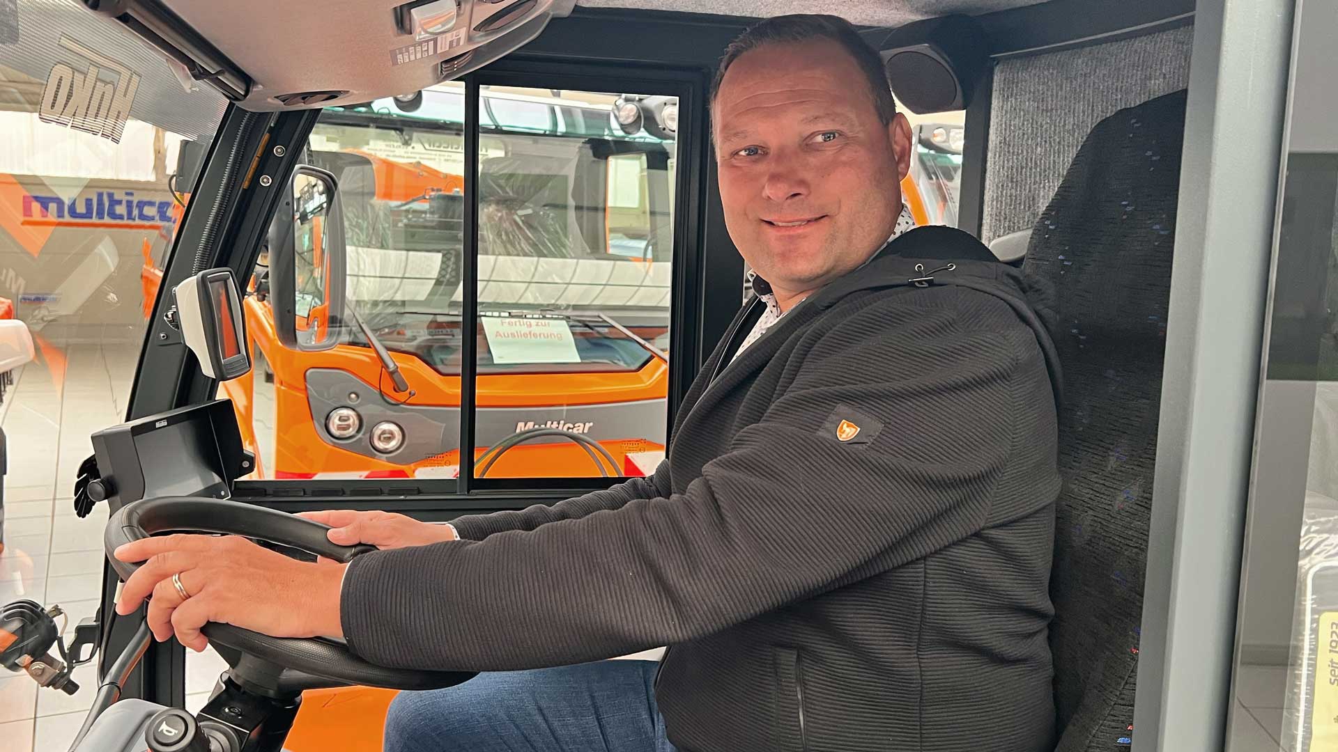 Marcel Drust - Langjähriger Fan und Unterstützer des VFC Plauen. Als Geschäftsführer von Scholz Fahrzeugteile übergab er in dieser Saison einen neuen Klein-LKW an die Spitzenstädter. Foto: Sebastian Höfer