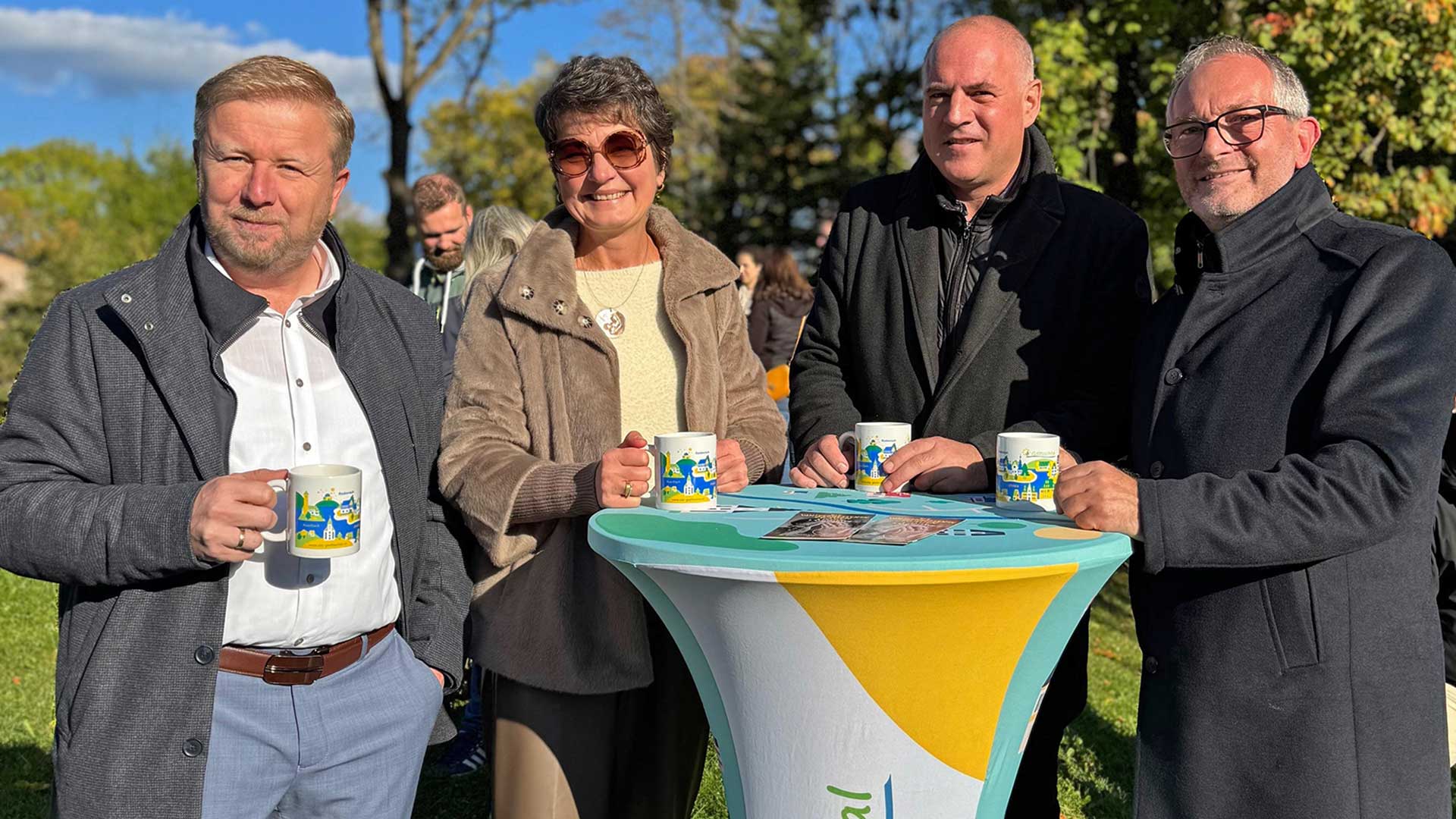 Die Vierer-Tour der Bürgermeister im Göltzschtal: Marco Siegemund aus Falkenstein, Kerstin Schöniger aus Rodewisch, Jörg Kerber aus Ellefeld und Jens Scharff - Oberbürgermeister aus Auerbach. Foto: Sina Herold