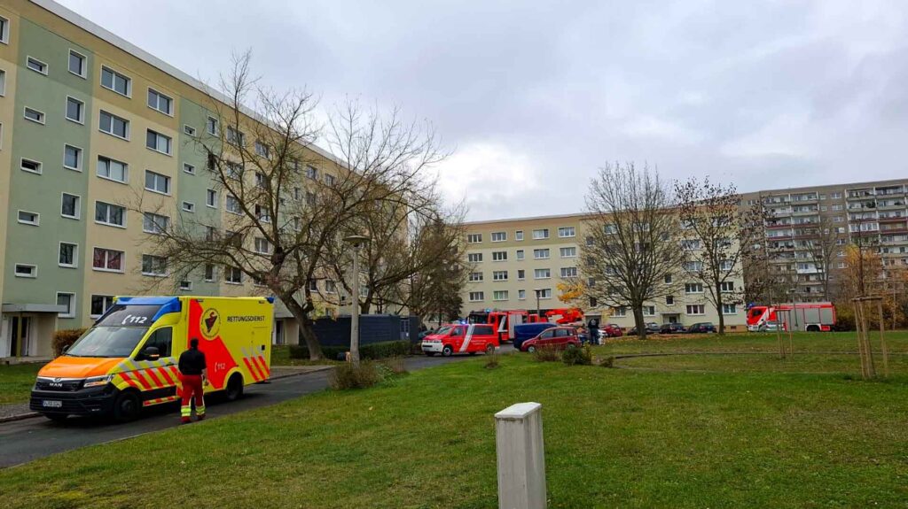 Kellerbrand in Plauen: Feuerwehr rettet 15 Mieter aus verrauchten Wohnhäusern. Foto: Stadt Plauen