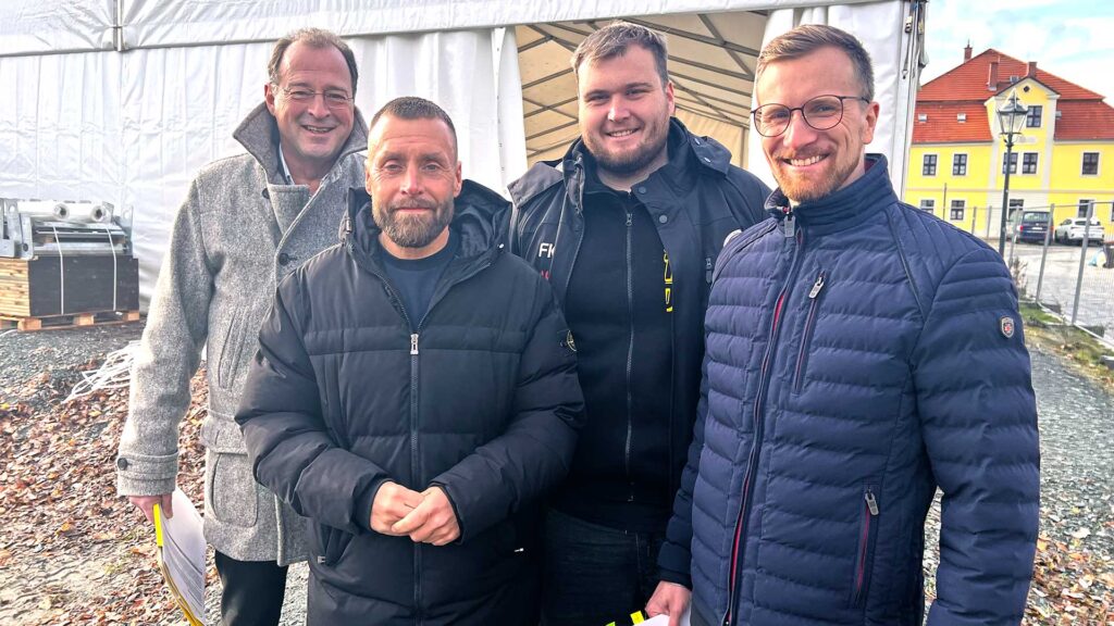 Eckhard Sorger, Thomas Fritzlar, Felix Koppe und Tobias Kämpf freuen sich auf die neue Eislaufssaison. Foto: S. Höfer