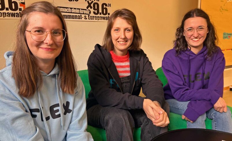 Total zufrieden: Die Mädels vom Vogtlandkreisjugendring - Frederike, Tina und Emma (von links) - sind stolz auf die Jugendlichen im Vogtland. Foto: Sebastian Höfer