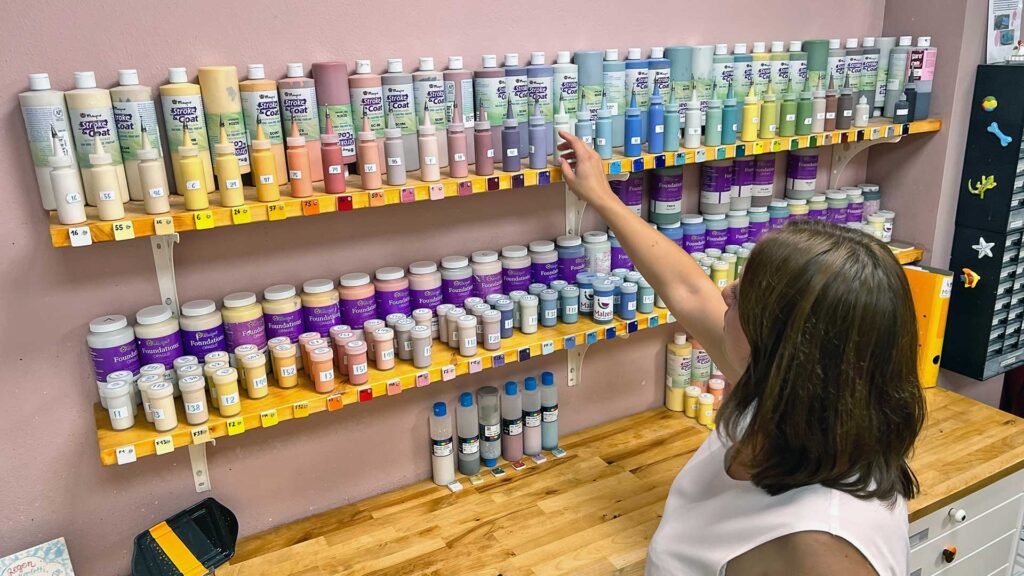 Nahezu jede Farbe steht zur Verarbeitung bereit. Foto: Sebastian Höfer