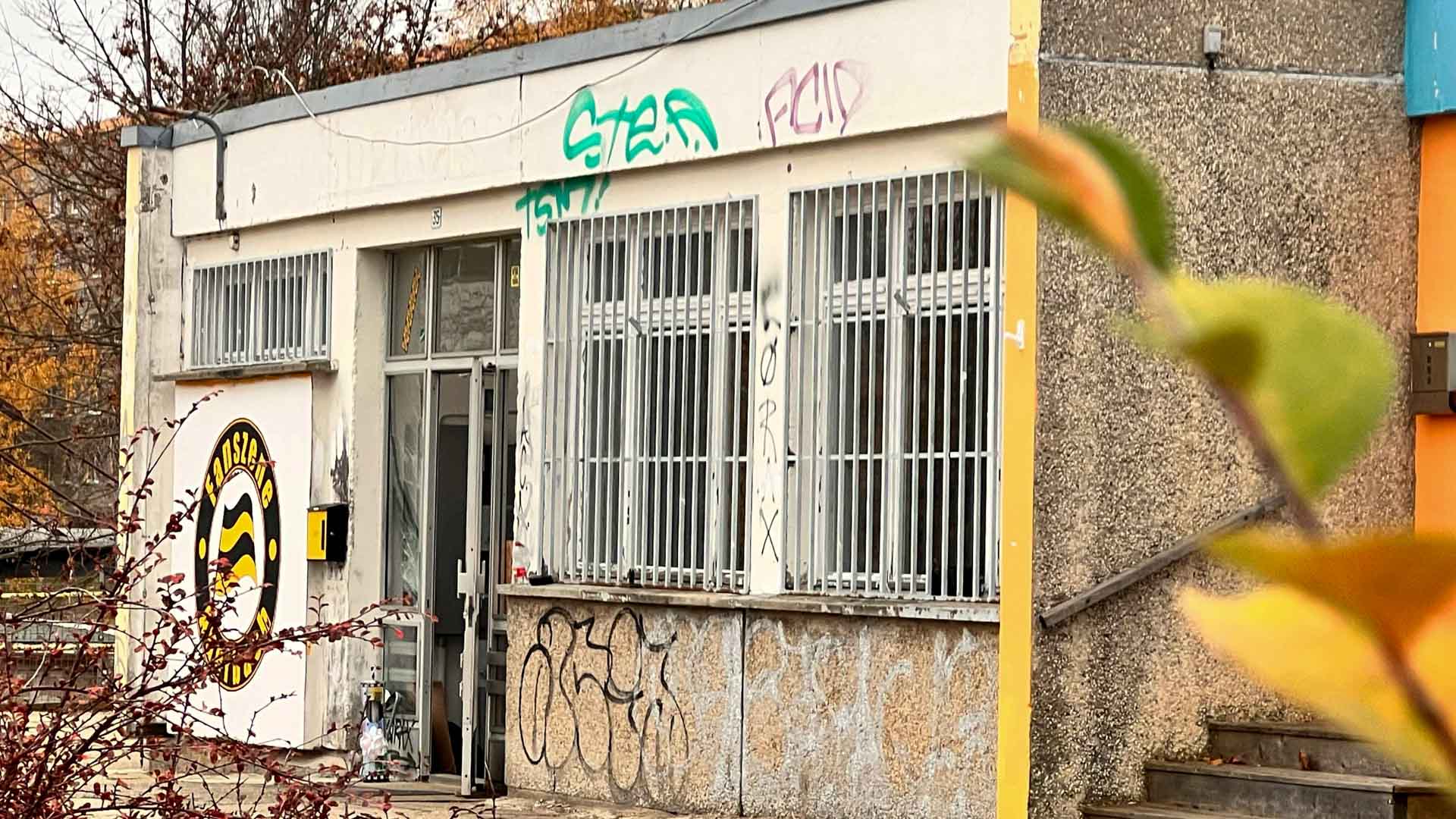Vogtland-Derby außer Kontrolle: Nachtangriff auf Auerbacher Vereinshaus. Foto: S. Höfer