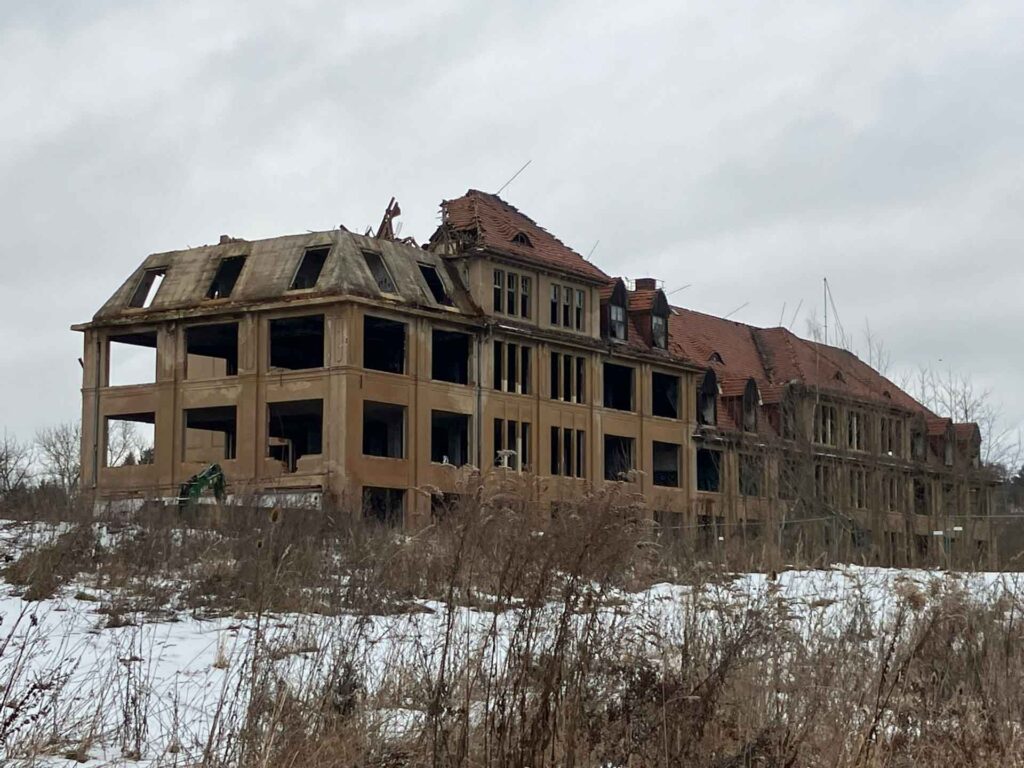 Abbruch des ehemaligen DAKO-Gebäudes beginnt.