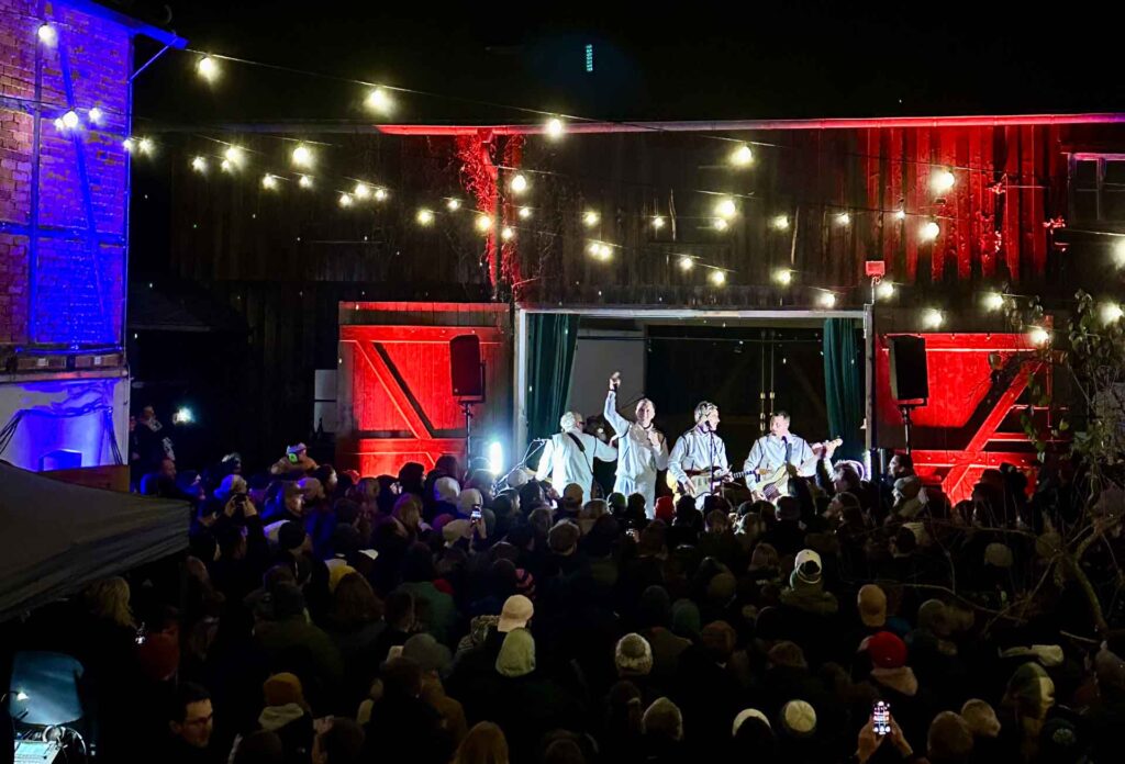 Ein Moment für die Ewigkeit - Das geheime Kraftklub-Konzert von Drochaus. Foto: privat