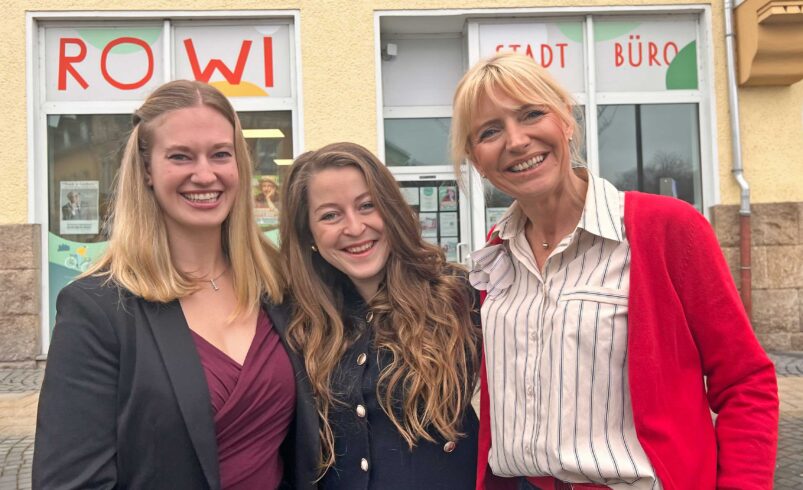 Diese drei Mädels haben Bock auf Kultur im Göltzschtal: Projektmitarbeiterin Sarah Lerch (links im Bild) sowie Nadine Trommer die ebenfalls Projektleiterin Sina Herold (Bildmitte) unterstützt. Foto: Sebastian Höfer