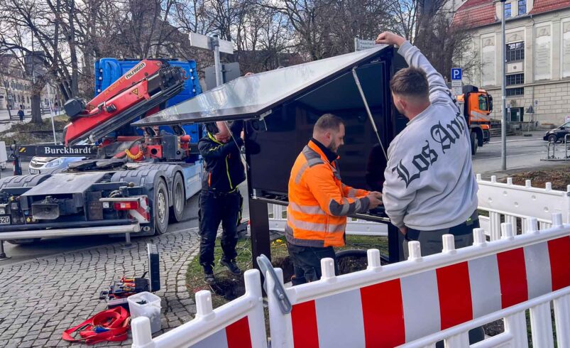 Am Thomas-Küttler-Platz wird ein digitaler Erinnerungsmonitor zur Friedlichen Revolution eingeweiht. Foto: S. Höfer