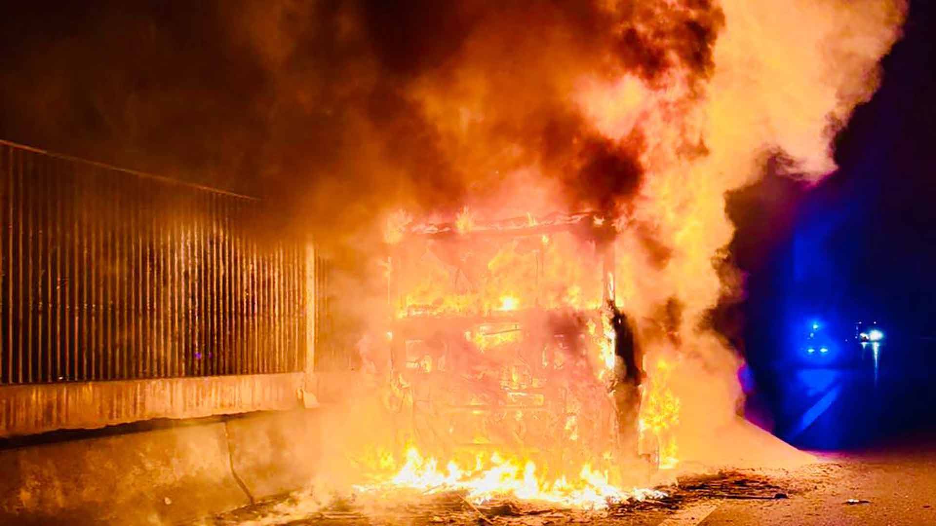 Lkw auf der A72 ausgebrannt - zeitweise Vollsperrung - keine Verletzten. Foto: Stadt Plauen