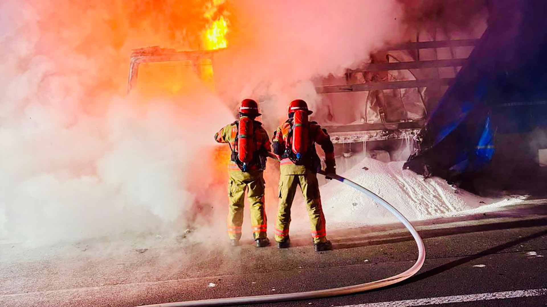 Polizei-Report Plauen-Vogtland: Lkw-Brand auf A 72 sorgt für stundenlange Vollsperrung