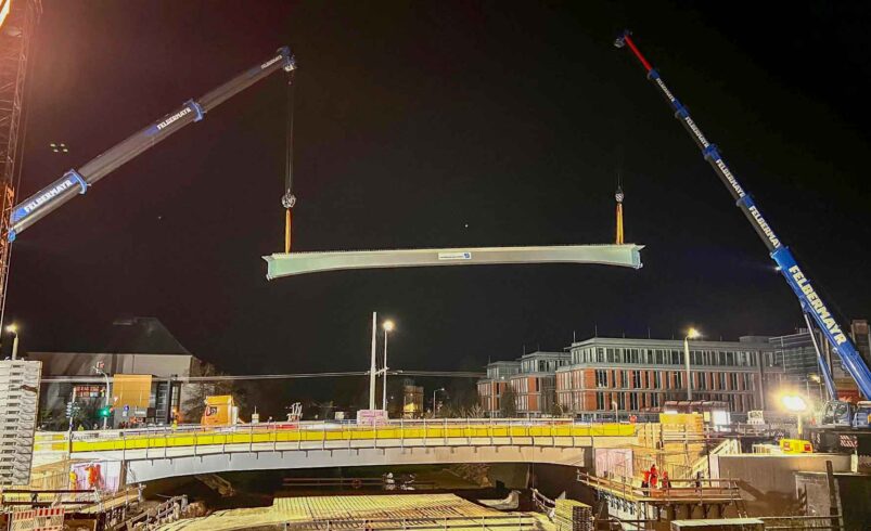 Neue Elsterbrücke in Plauen rückt mit letzter Großlieferung näher an Fertigstellung. Foto: S. Höfer