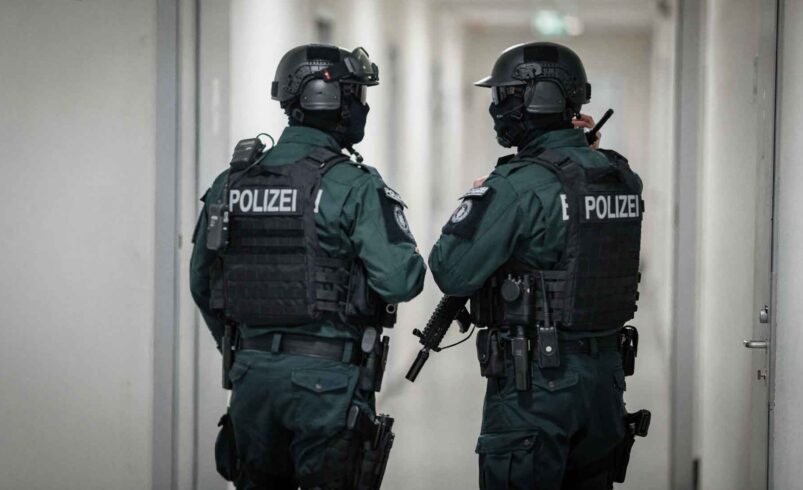 Die Polizei ermittelt. Themenfoto: Spitzenstadt/KI