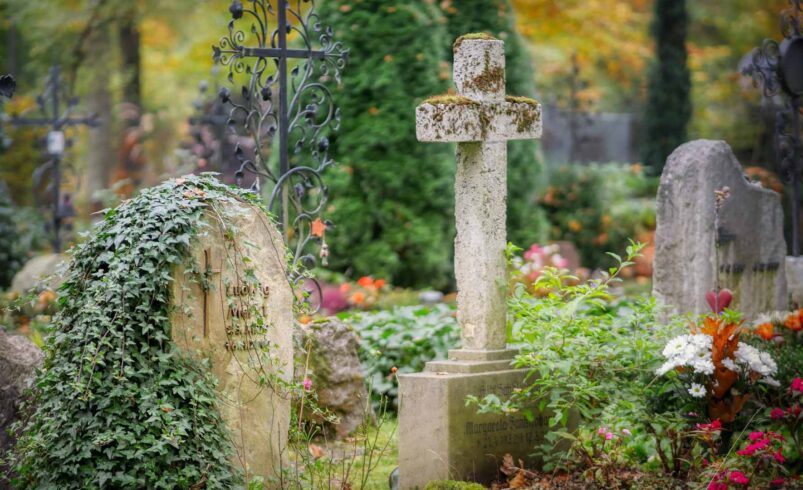Normalerweise liegen Verstorbene in Frieden auf einem Friedhof. Foto: Pixabay.com