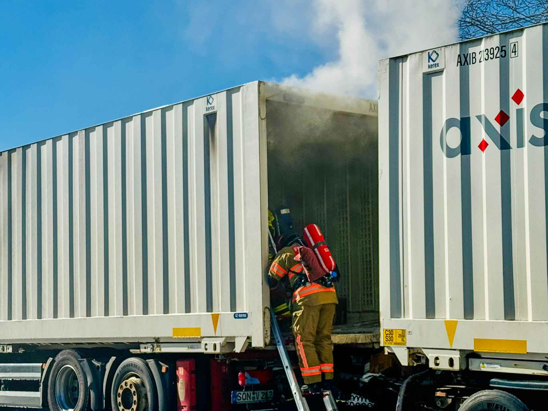 Lkw-Brand auf der A72 bei Plauen löst großen Feuerwehreinsatz aus. Foto: Stadt Plauen