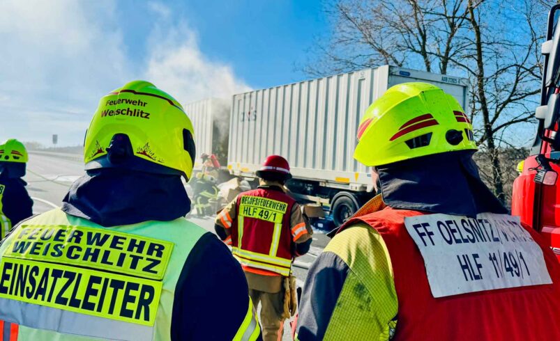 Lkw-Brand auf der A72 bei Plauen löst großen Feuerwehreinsatz aus. Foto: Stadt Plauen